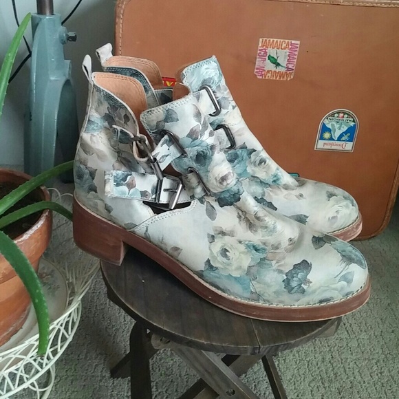 Topshop Shoes - Topshop Soft Flower Booties 42/10
